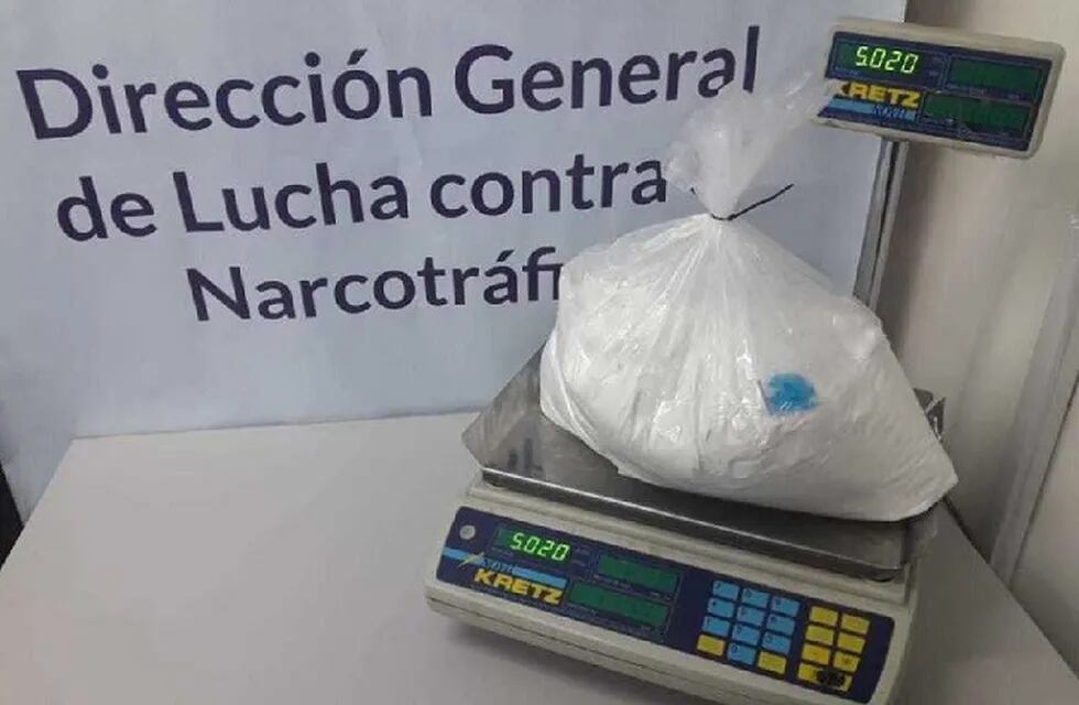 Incautaron cinco kilos de cocaína en Gujaymallén.