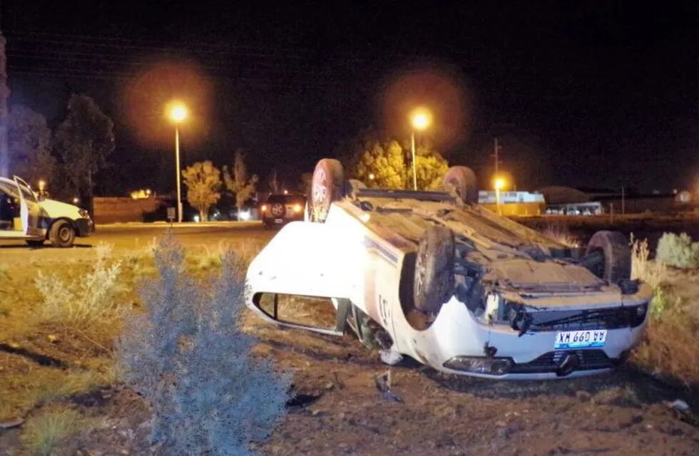 Choque y vuelco en el acceso a Trelew.