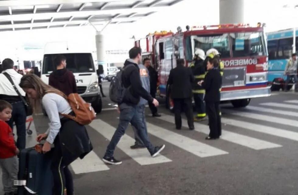 Evacuaron el aeropuerto de Ezeiza por una falsa alarma