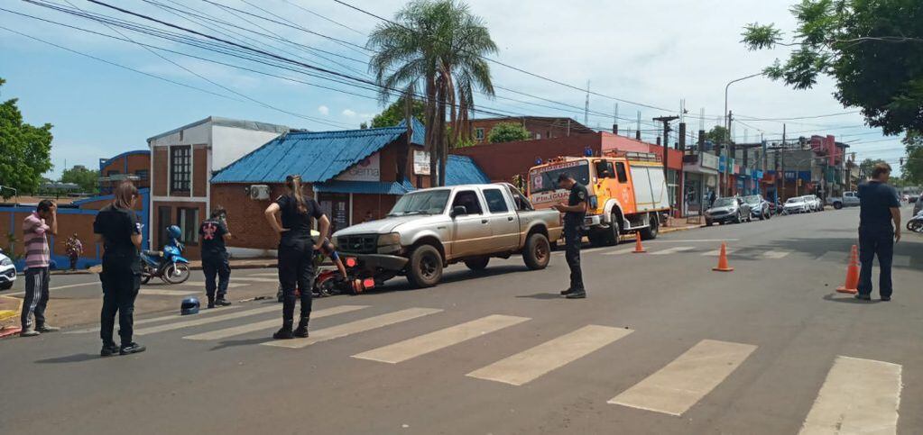 Accidente vial en Puerto Iguazú: dos mujeres lesionadas.