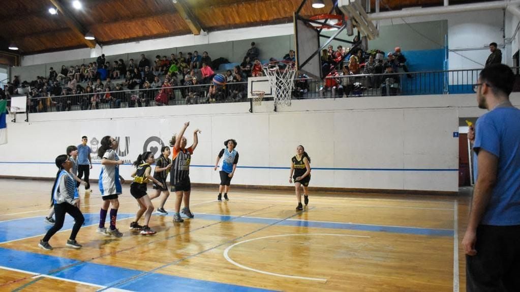 Ushuaia: se puso en marcha la Liga Municipal de básquet U12