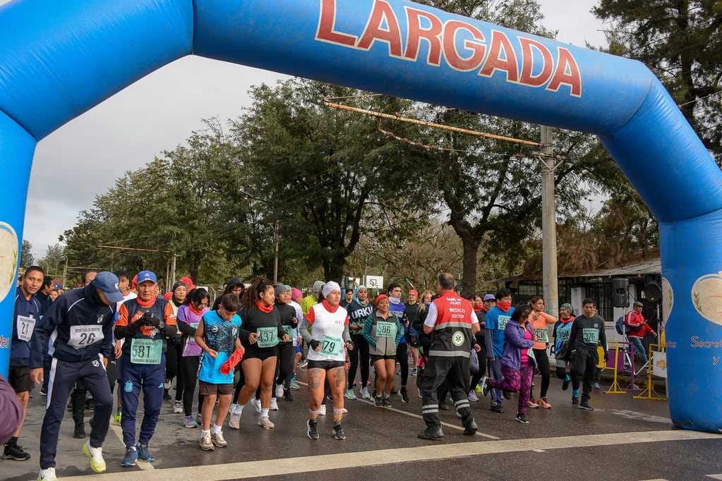 Atletas federados y también aficionados pudieron participar en las diferentes categorías habilitadas para la maratón "Corre por la salud" del SAME 107 de Jujuy.