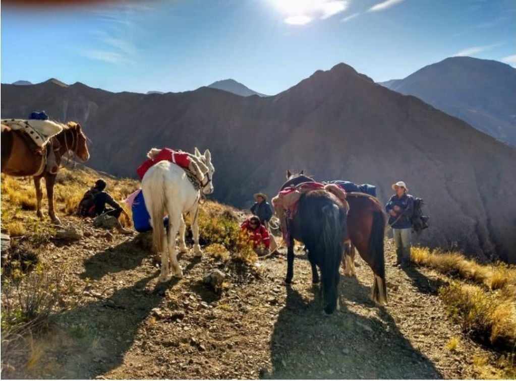 Desde Caspalá se puede realizar una travesía por tramos del Camino del Inca hasta las Serranías del Hornocal, en el departamento Humahuaca.