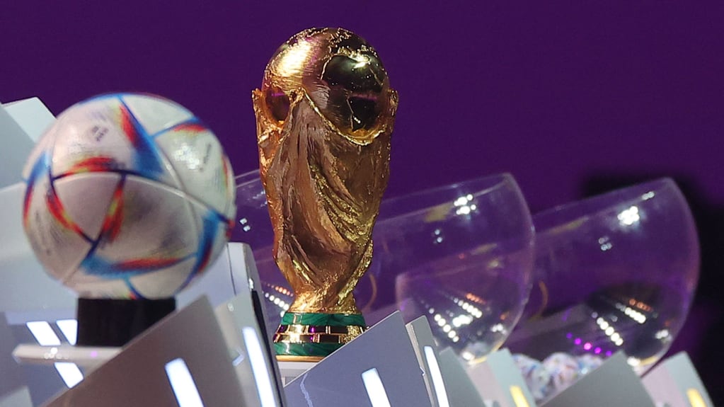 Trofeo de la Copa Mundial de Fútbol FIFA. El próximo torneo se jugará este año en Qatar.