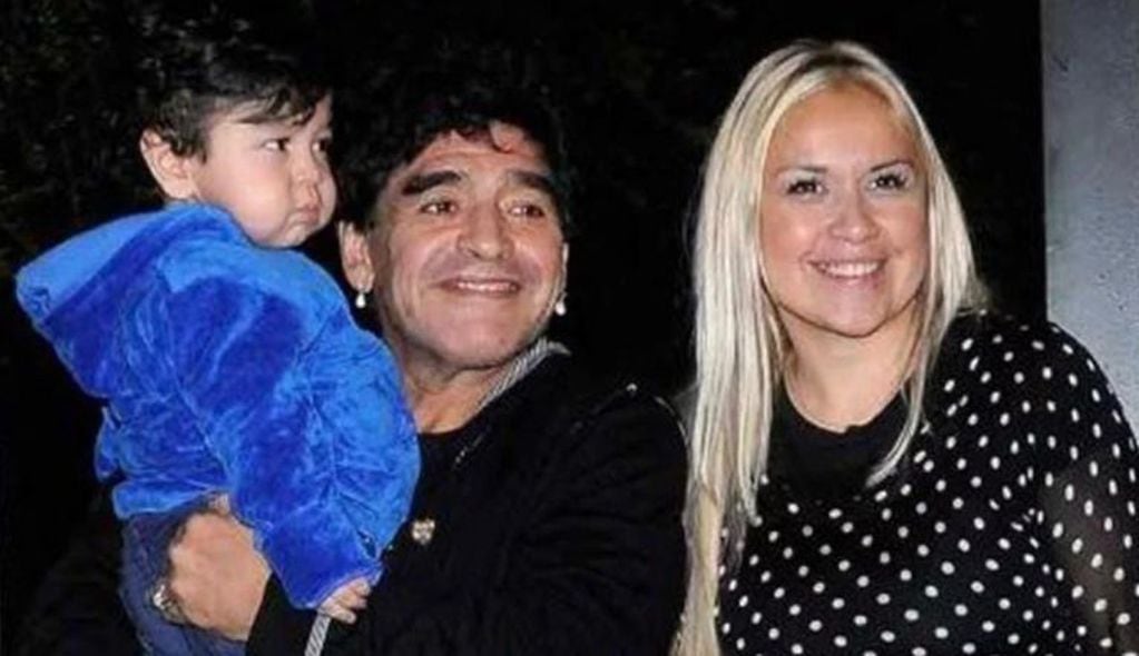 Verónica Ojeda, Diego Maradona y Dieguito Fernando, juntos en México (Foto: Instagram)
