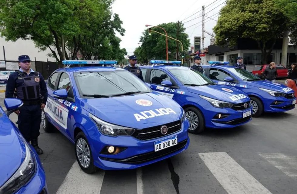 Entrega de autos nuevos a la policía