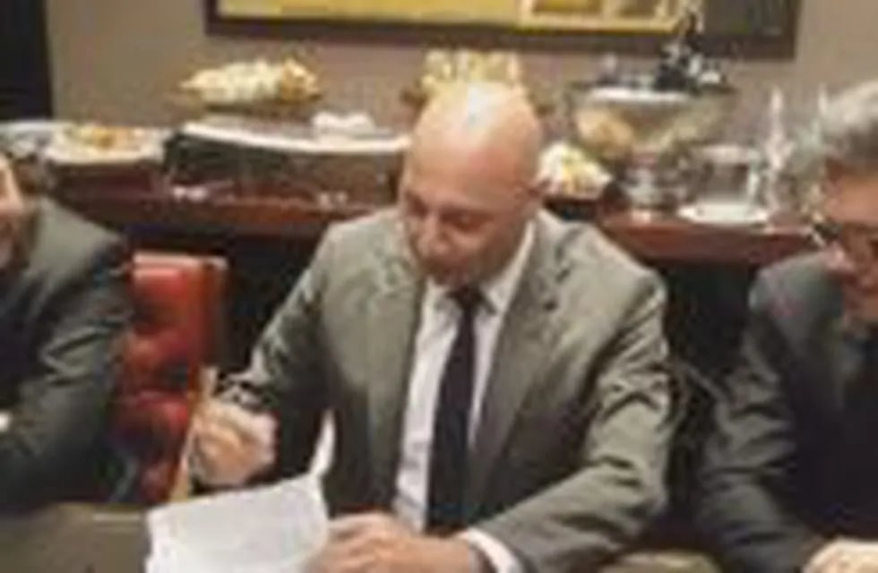 San Lorenzo firmó el boleto de compra-venta con Carrefour.