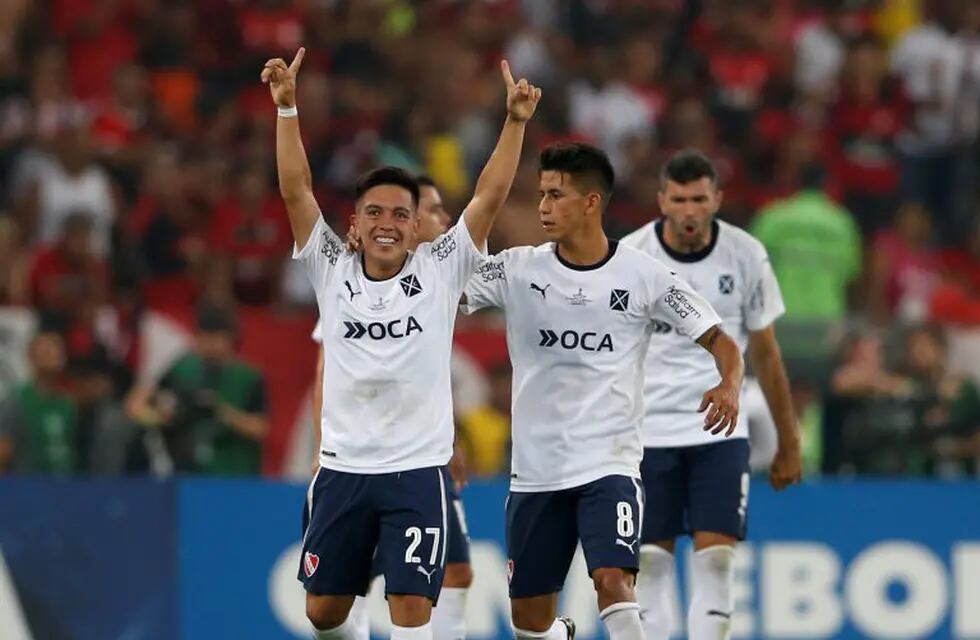 Argentina's Independiente Ezequiel Barco, left, is congratulated by teammate Maximiliano Meza after scoring from the penalty spot against Brazil's Flamengo during the Copa Sudamericana final championship soccer match at Maracana stadium in Rio de Janeiro, Brazil, Wednesday, Dec.13, 2017. (AP Photo/Silvia Izquierdo)
