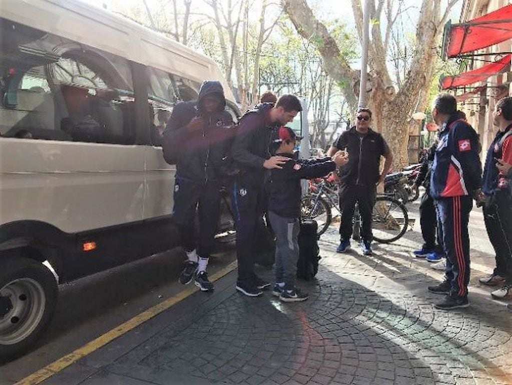 Los jugadores de basquet llegaron a Villa Mercedes, San Luis.