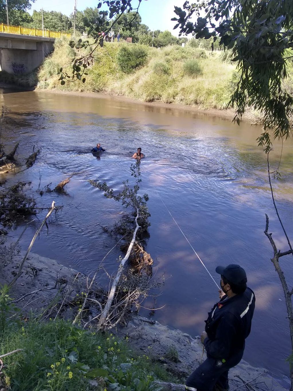 Busqueda de Luis Barreto en el arroyos Claromecó