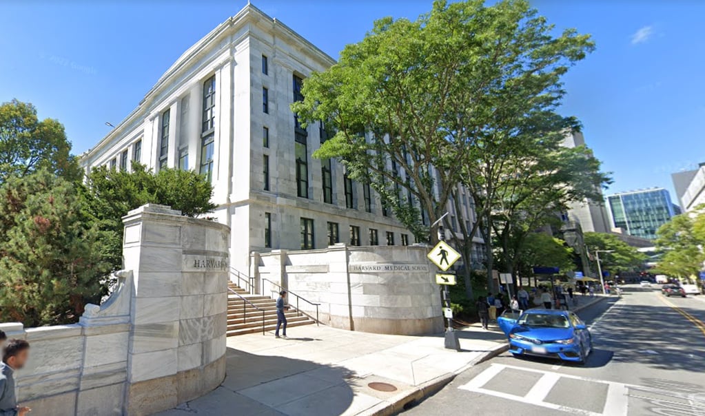 Escuela de Medicina de Harvard. (Captura/©Google Street View).