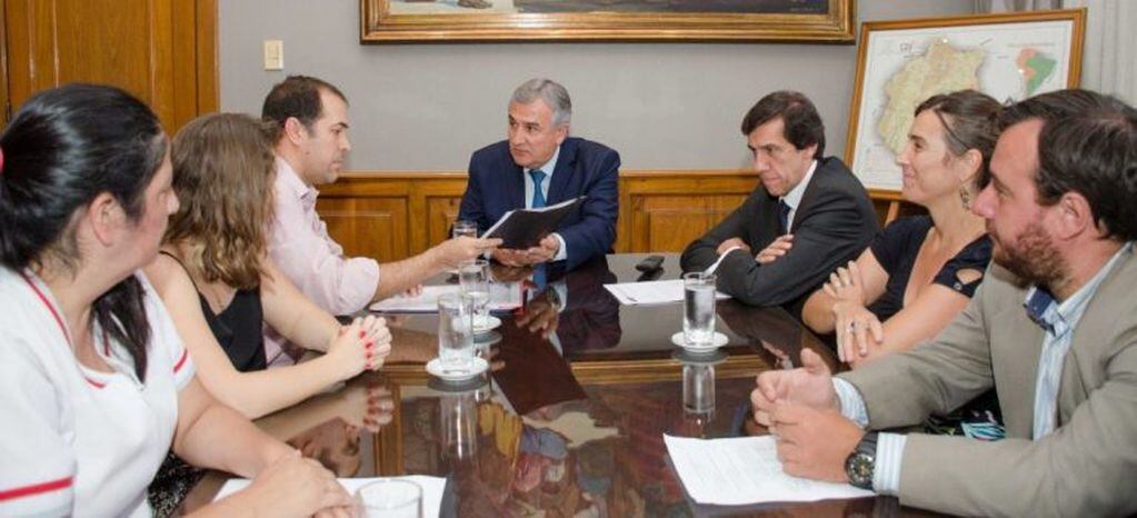 La conducción de APUAP se reunió con el gobernador Gerardo Morales; el ministro de Hacienda, Carlos Sadir; y funcionarios del área.