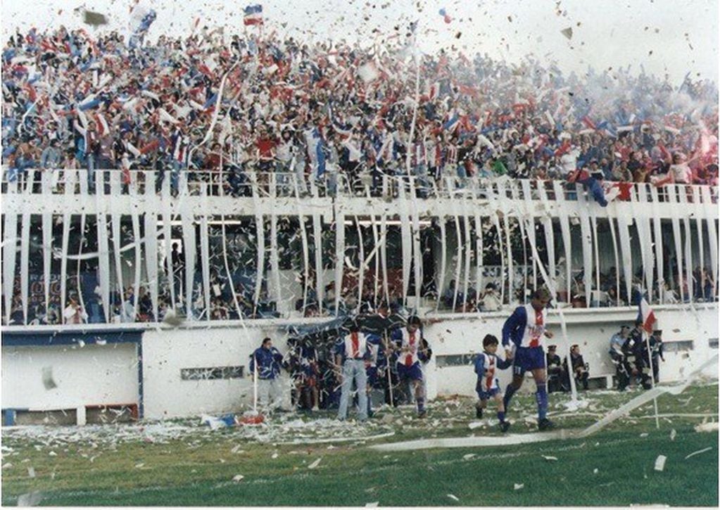 El 11 de noviembre de 2001 Rosario Puerto Belgrano se consagró campeón de la Liga del Sur.