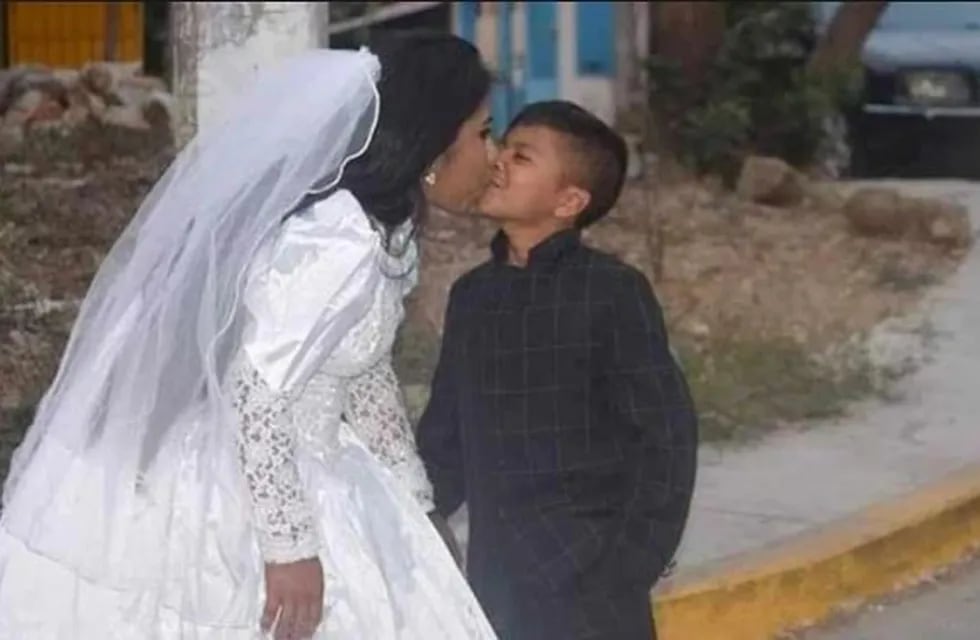 El casamiento mexicano generó preocupación en las redes sociales, ya que los usuarios pensaron que el novio era un niño.
