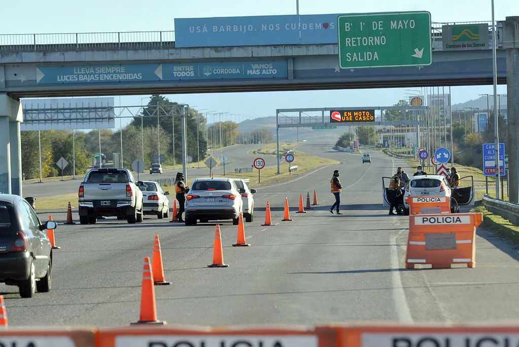 Control policial en la autopista sentido a Córdoba. (Imagen Ilustrativa).