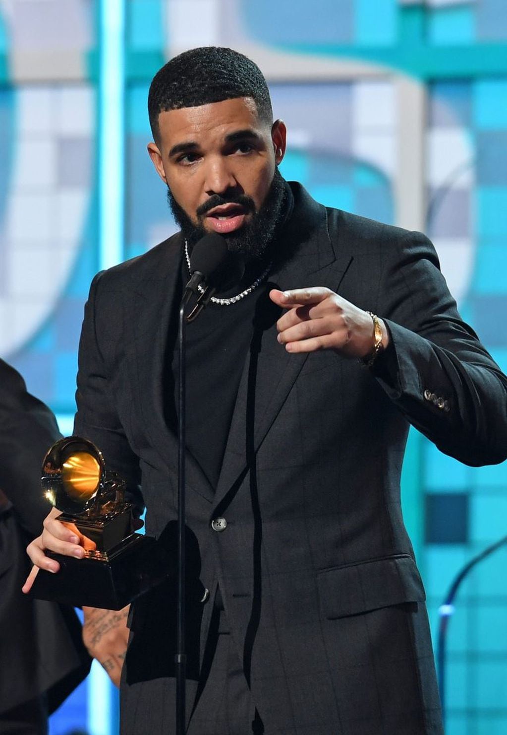 El rapero canadience Drake ganó el premio a la Mejor canción de Rap (Photo by Robyn Beck / AFP)