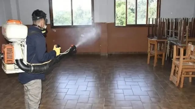 Operativos contra el dengue en Eldorado: se realizan operativos de fumigación en escuelas antes del inicio de clases