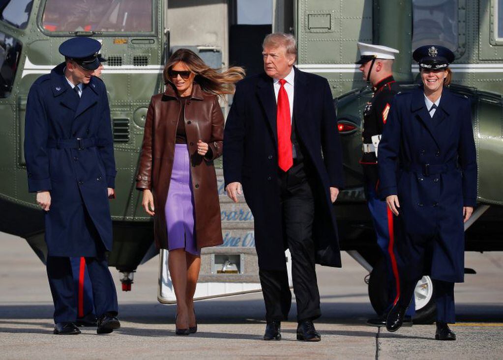 La pareja presidencial a punto de abordar el Air Force One. (AP)