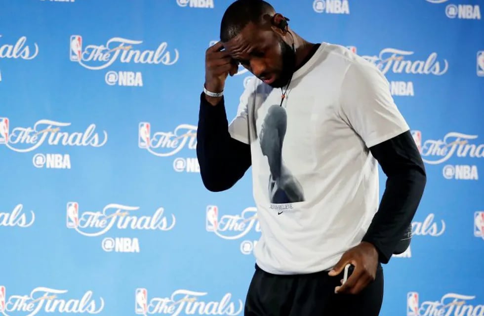 Cleveland Cavaliers' LeBron James walks up to the podium to answer questions before an NBA basketball practice, Wednesday, May 31, 2017, in Oakland, Calif. The Cavaliers face the Golden State Warriors in Game 1 of the NBA Finals on Thursday in Oakland. (AP Photo/Marcio Jose Sanchez)