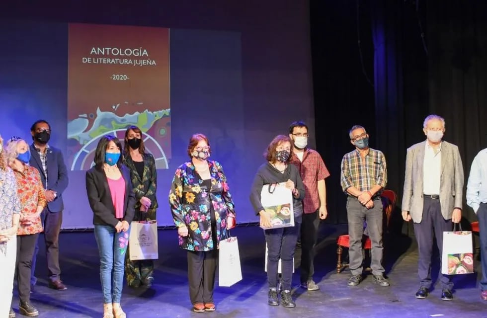 Presentaron en el Teatro Mitre la Antología de Literatura Jujeña, Tomo 1