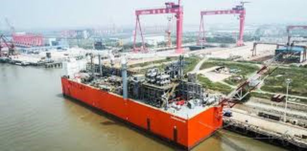 Barcaza de YPF, exportación de gas desde el puerto bahiense