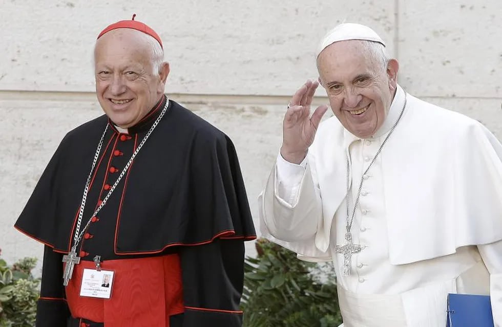 VAT01. Vatican City (Italy), 05/10/2015.- (FILE) - Cardinal Ricardo Ezzati (L) with Pope Francis (R) arrive for a session of the two-week bishops' meeting on family issues, at the Vatican City, Vatican, 05 October 2015 (reissued 23 March 2019). Media reports state on 23 March 2019, that Pope Francis has accepted the resignation of Cardinal Ricardo Ezzati Andrello, Archbishop of Santiago, Chile, who faces multiple charges over allegations that he covered up cases of clerical sexual abuse. Bishop Celestino Aos Braco has been named by the pontiff as 'apostolic administrator' to run the archdiocese until a new archbishop appointment to succeed Ezzati, media added. (Papa) EFE/EPA/GIUSEPPE LAMI *** Local Caption *** 52292857