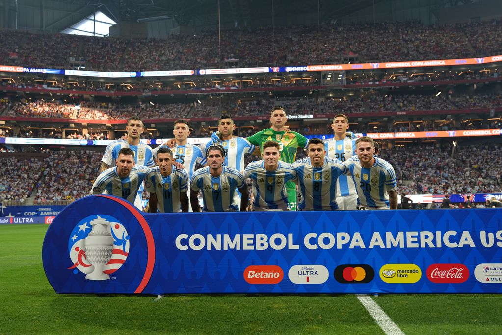 Los 11 de Argentina ante Canadá, en la primera fecha de la Copa América. (Prensa Argentina)