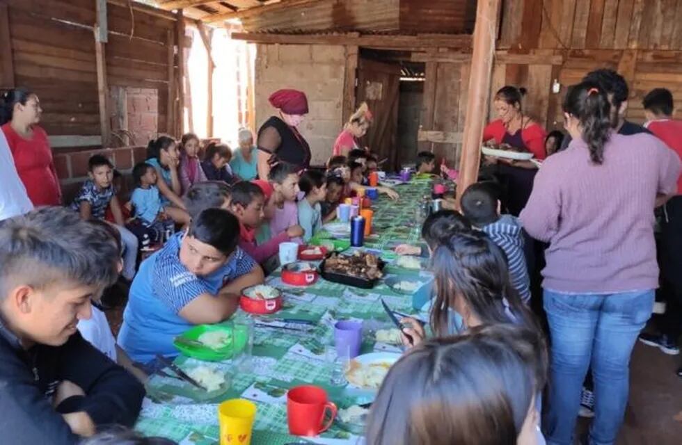 El encargado del comedor fue uno de los asadores el domingo.