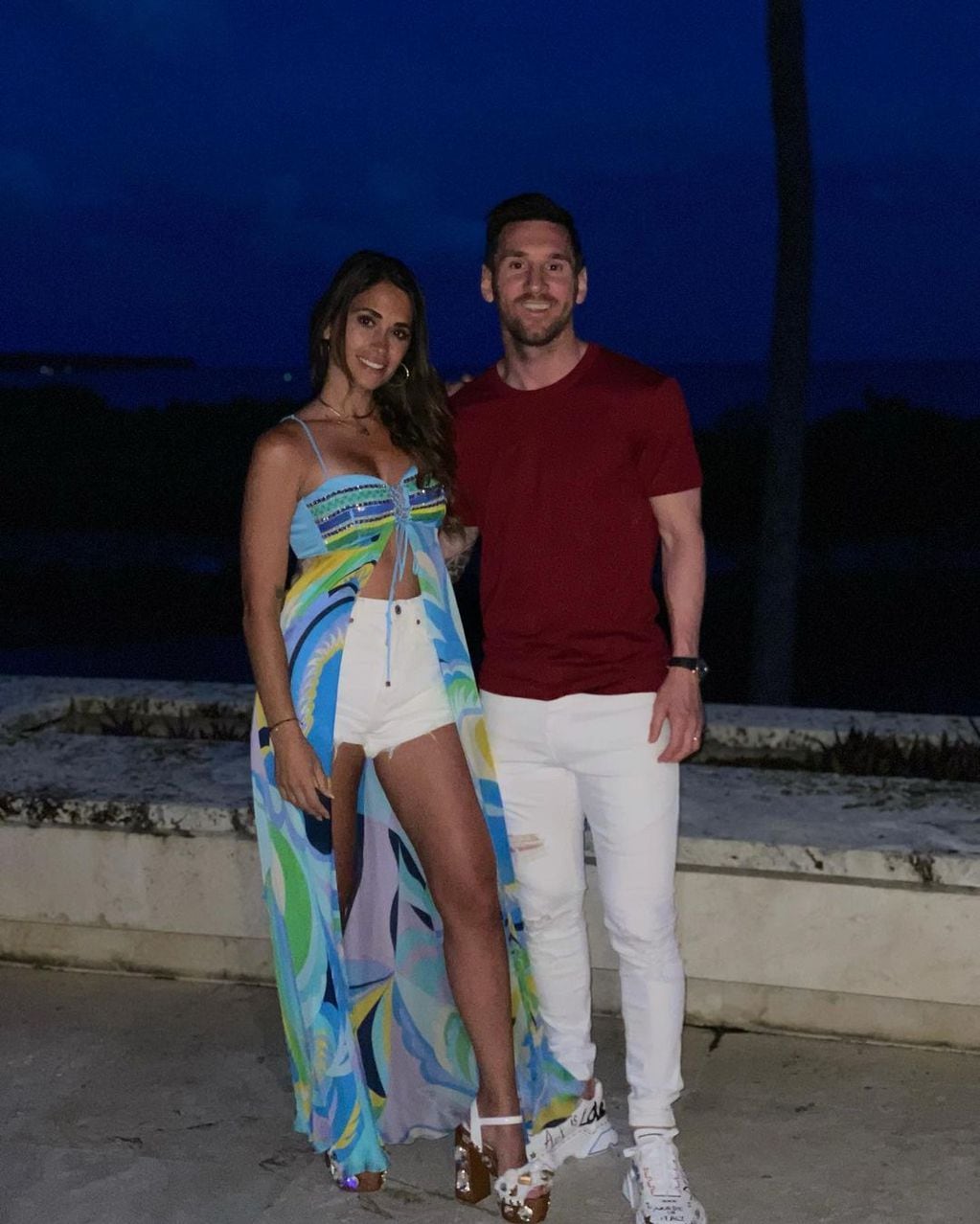 Antonela Roccuzo compartió fotos de sus vacaciones llenas de glamour con Leo Messi
