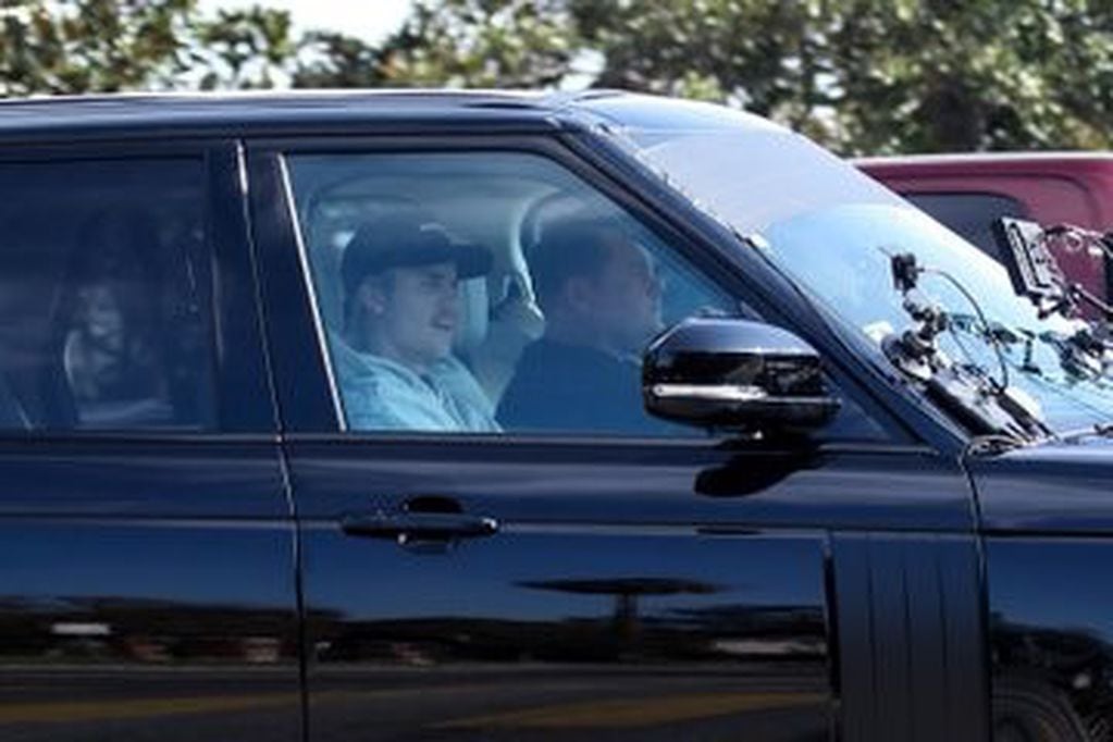 James Corden no maneja su auto en Carpool Karaoke (Foto: Twitter /@BiebernewsHQ)