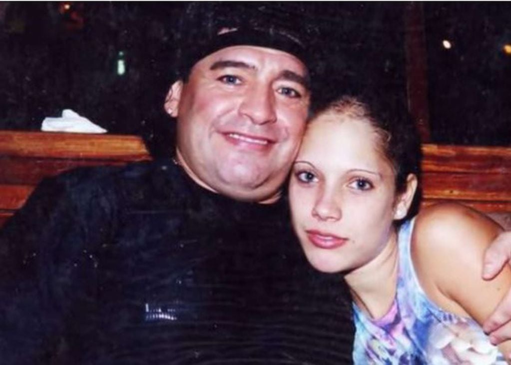 Diego Maradona junto a Mavys Álvarez. //