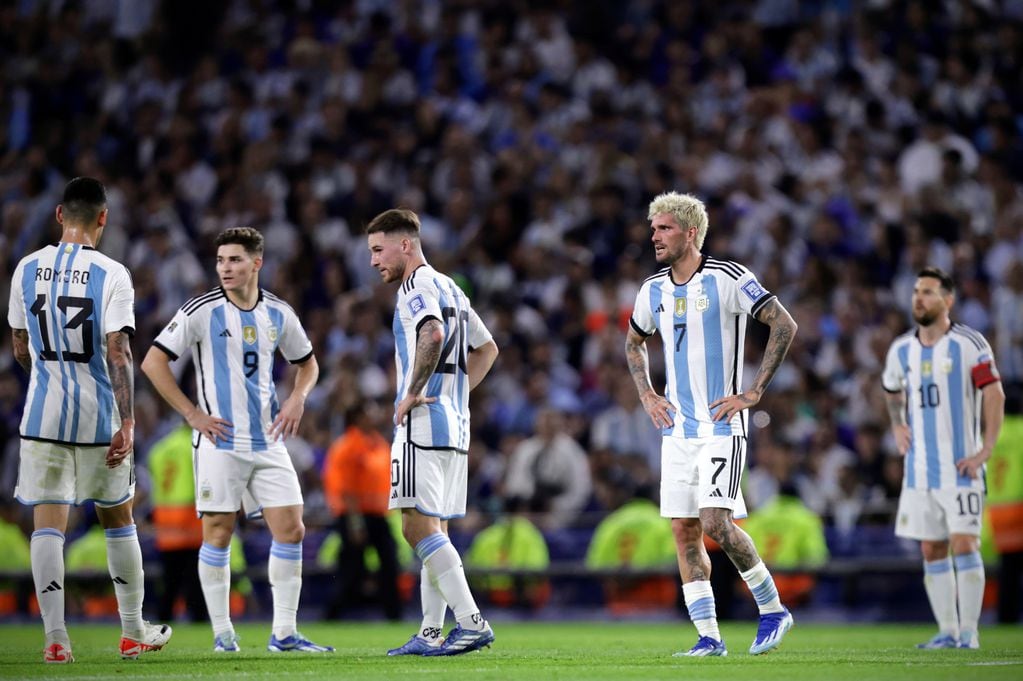 La Selección, sin respuestas durante muchos pasajes del partido con Uruguay por las Eliminatorias. Foto: Fotobaires