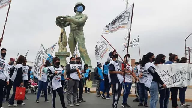 Jornada nacional de protesta: Barrios de Pie y la FeNaT Santa Cruz reclamaron por el Banco de Alimentos