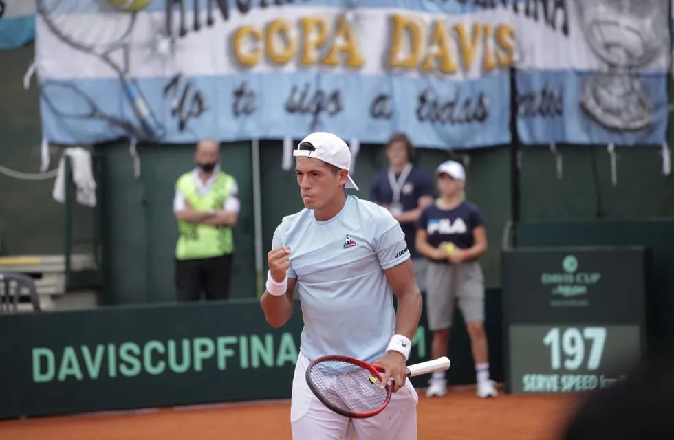 El argentino Sebastián Báez festeja su victoria en Copa Davis, ante República Checa.