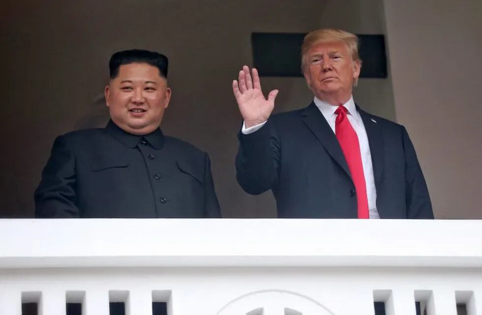 Kim Jong Un y Donald Trump en el hotel Capella, en Singapur. (AFP)