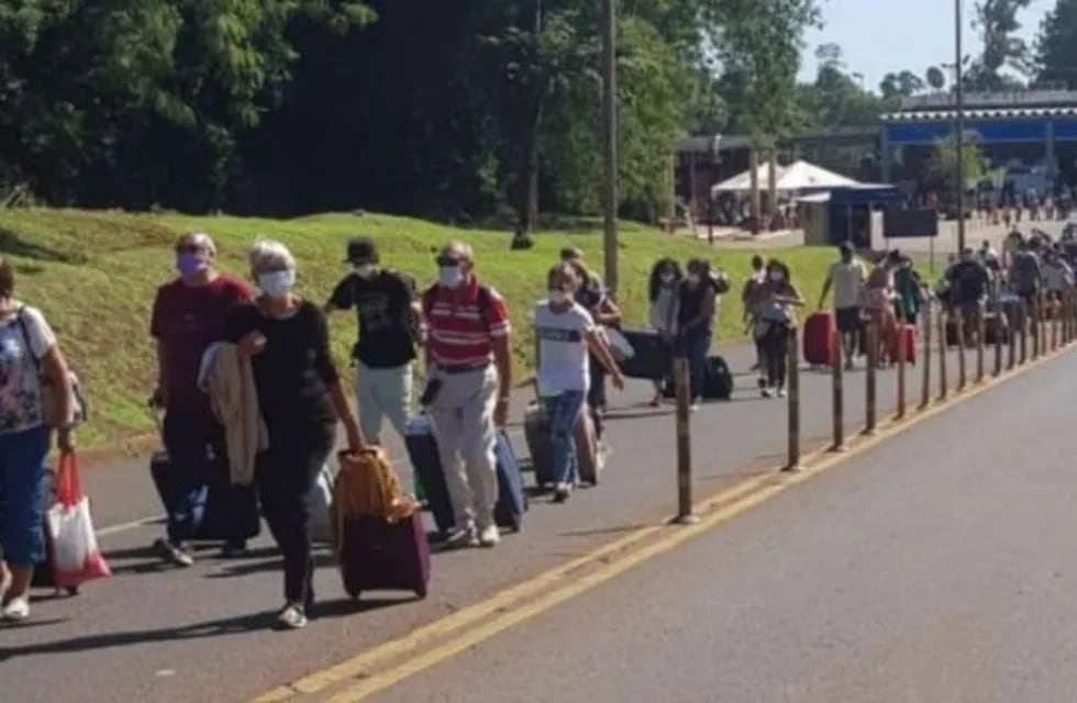 Los turistas que ingresaron desde Brasil fueron asistidos por el gobierno provincial.