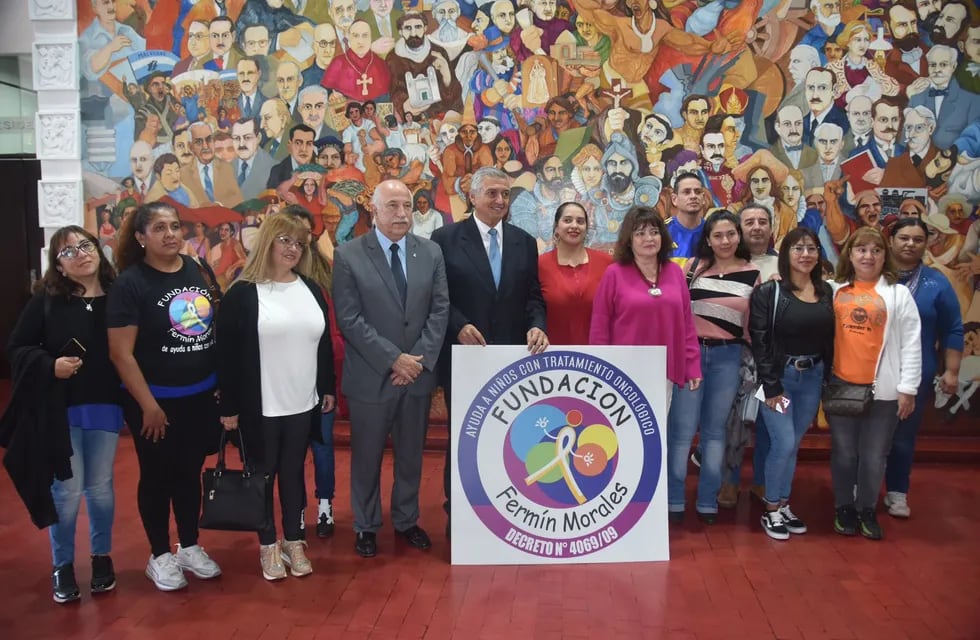 Directivos de la fundación "Fermín Morales" asistieron a la sesión de la Legislatura de Jujuy en la que se abordó la protección integral de los menores que padecen cáncer.