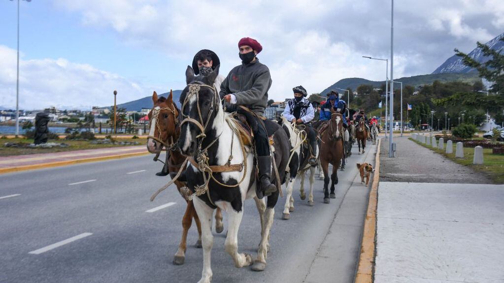 Se realizó una cabalgata por las calles de la ciudad de Ushuaia