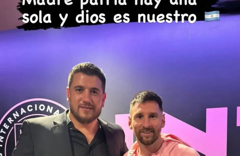La foto de Cavagliatto junto a Messi, con un sugestivo posteo.