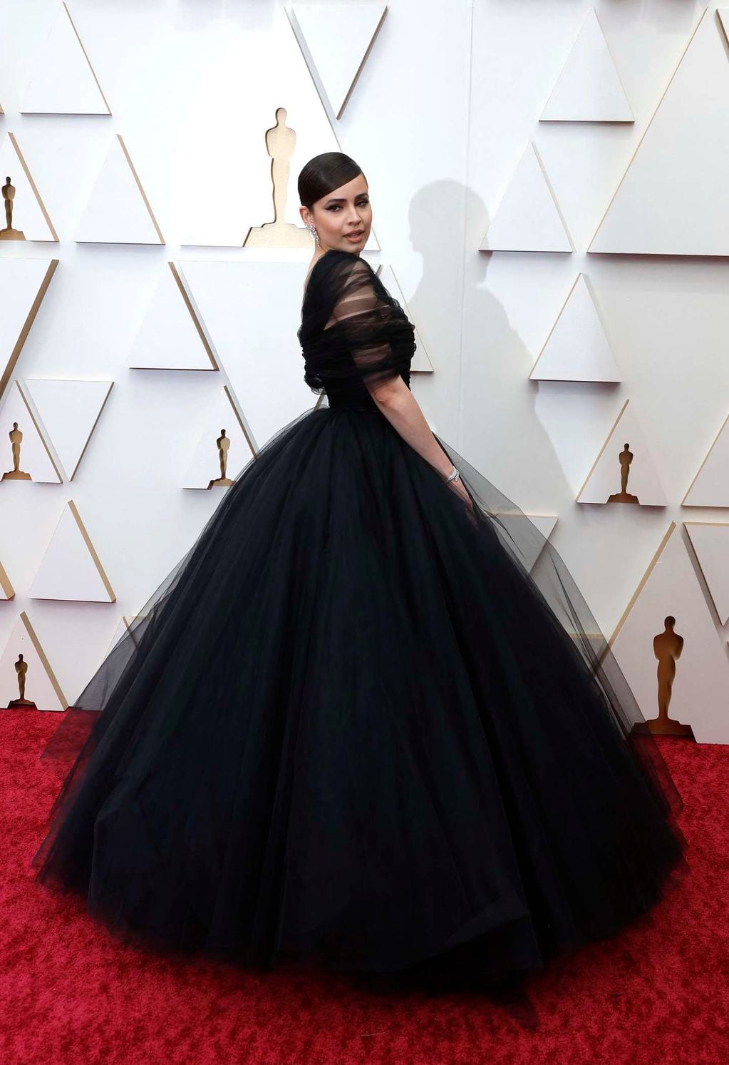 Sofía Carson en la alfombra roja de los premios Oscar 2022