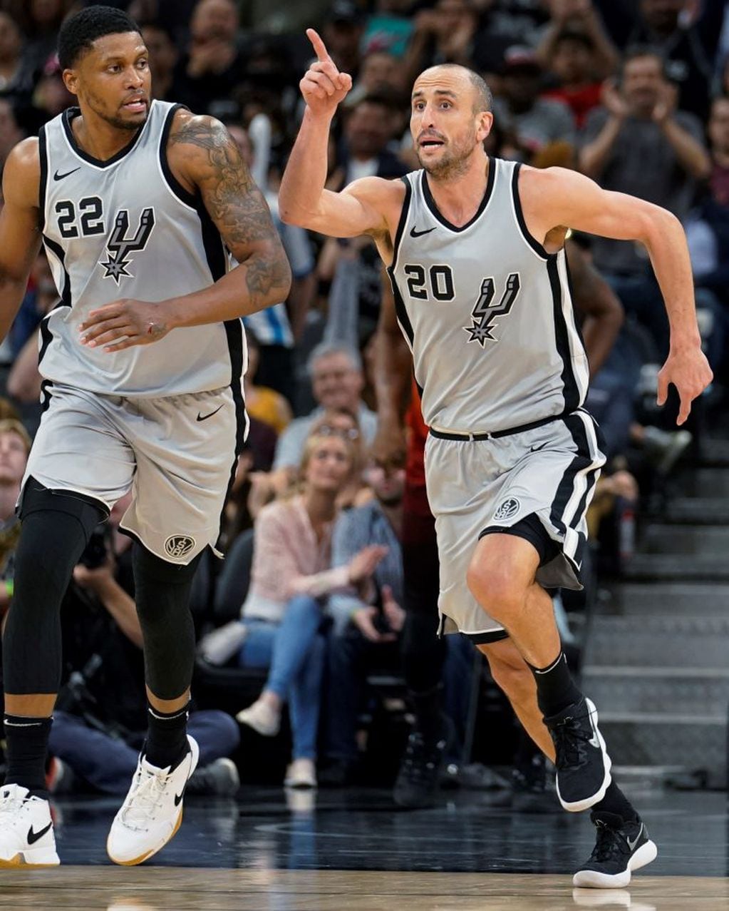 Gran partido de Ginóbili en la NBA. (Foto: AFP)