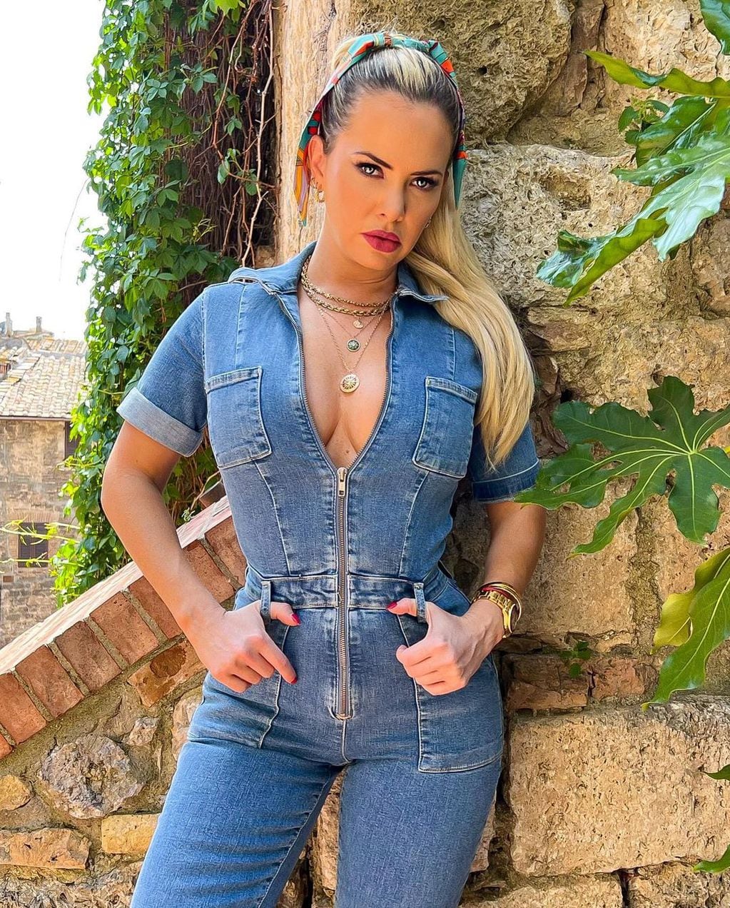 Alejandra Maglietti desmayó a sus seguidores con un jumpsuit de jean