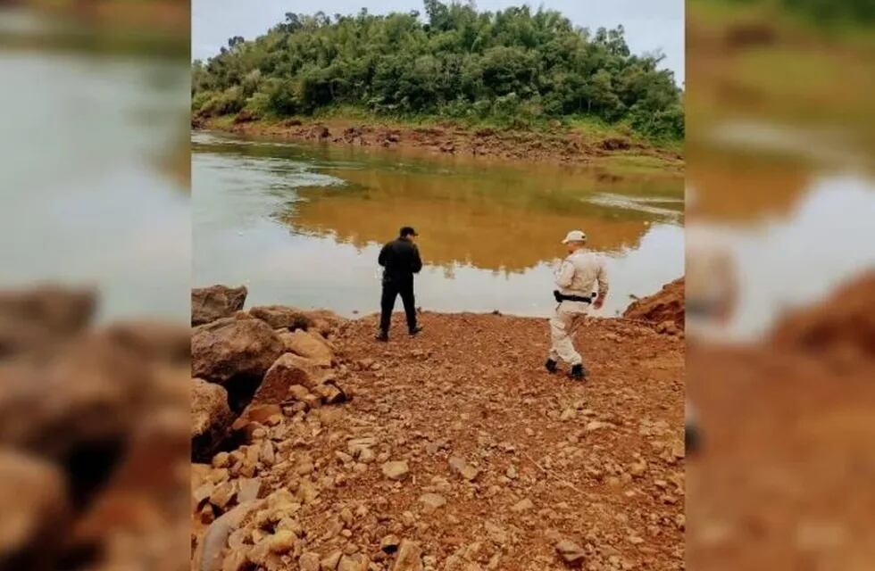 Hallaron el cadáver de una mujer flotando en el río Paraná en Wanda.