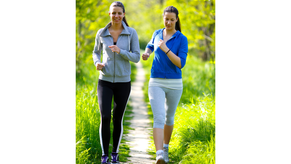Es posible bajar de peso si complementas la caminata con una buena alimentación.