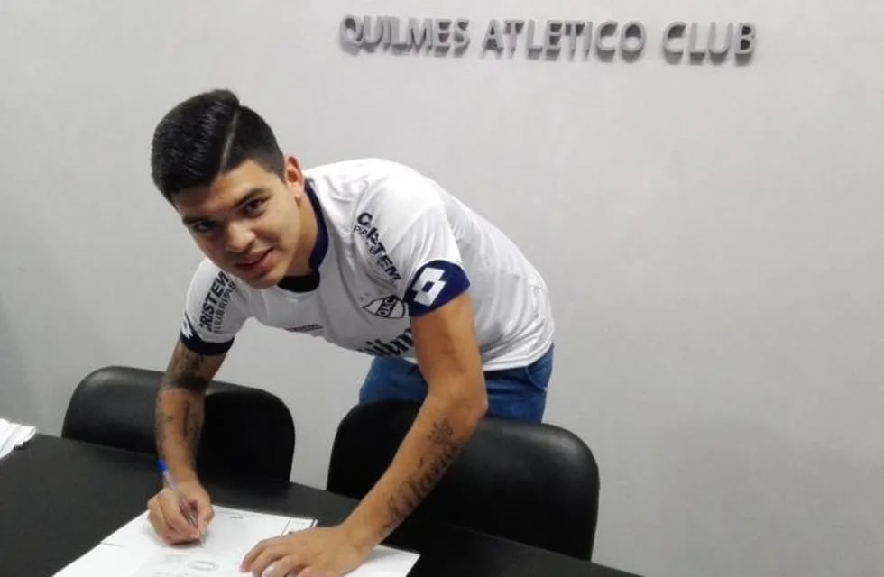 El Fede Álvarez regresa de un préstamo en Quilmes y el técnico lo analizará como alternativa para el puesto.