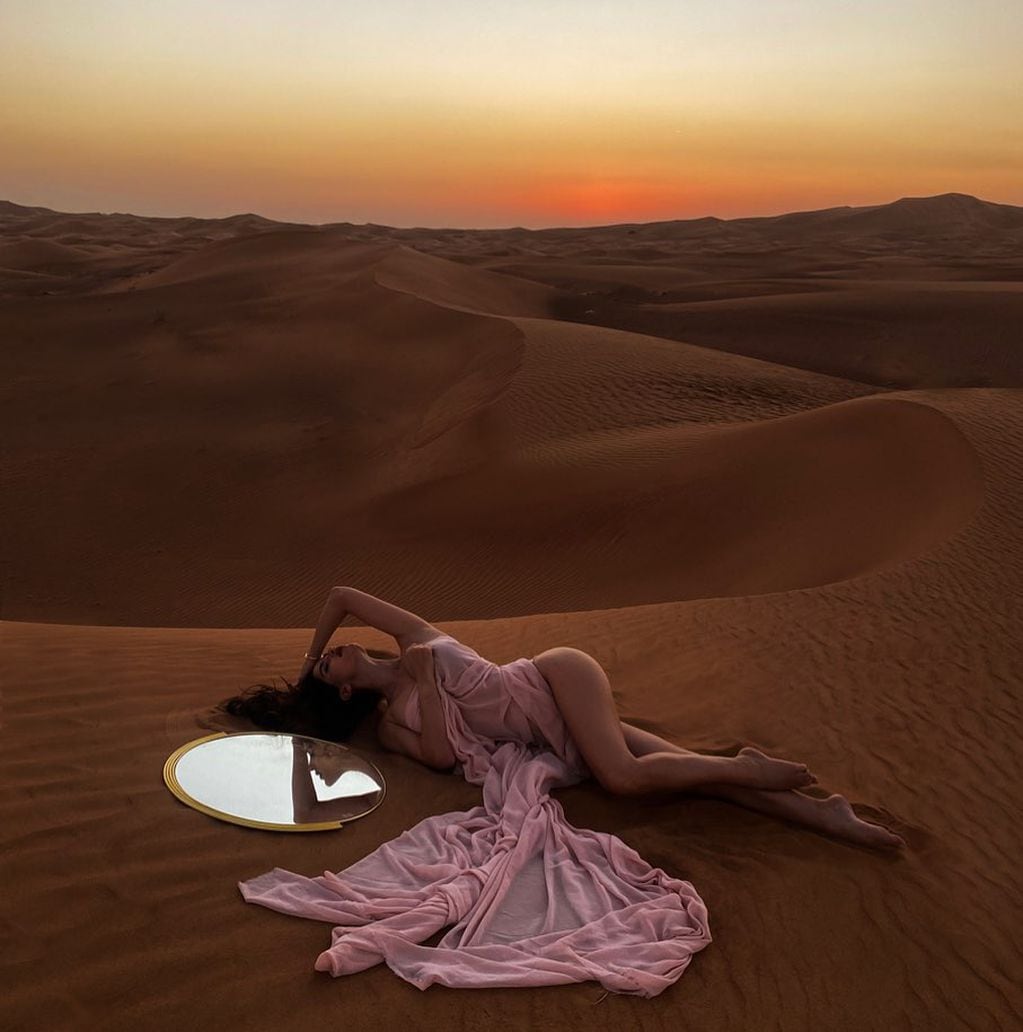 Natalia Barulich, la ex de Maluma, posó en el desierto y revolucionó Instagram. (Foto: Instagram)