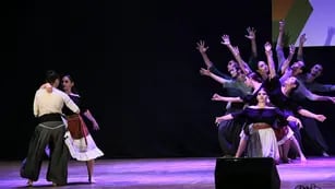 La Urdimbre Ballet, proveniente de la ciudad de Santa Fe, se presentó en el escenario del Cine Teatro Belgrano