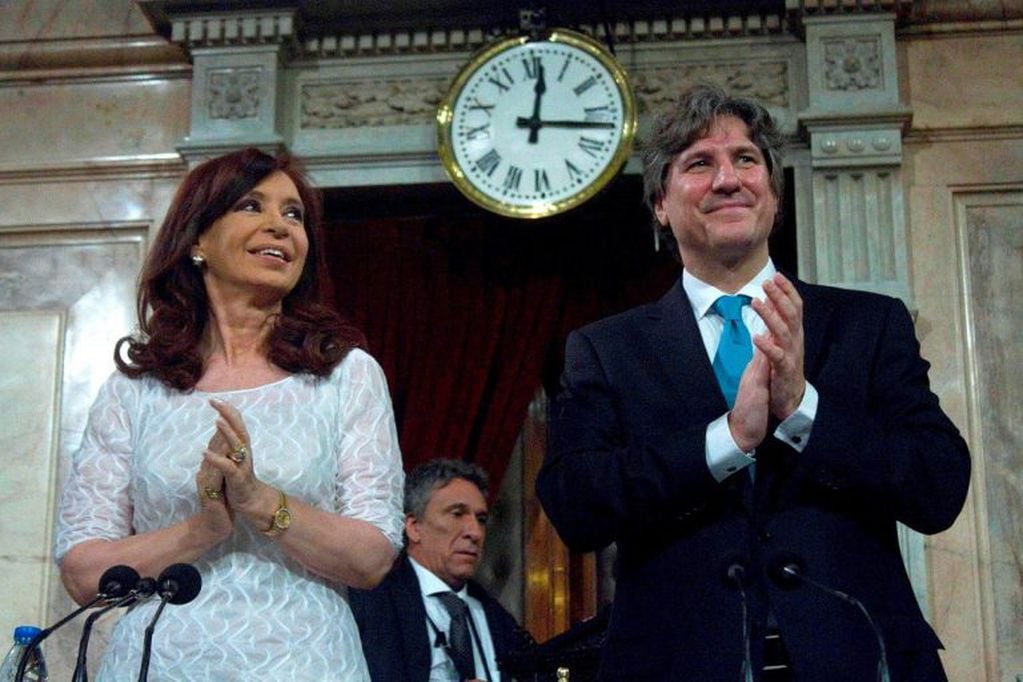 Amado Boudou junto a la expresidenta y actual senadora, Cristina Kirchner. Crédito: ARCHIVO.