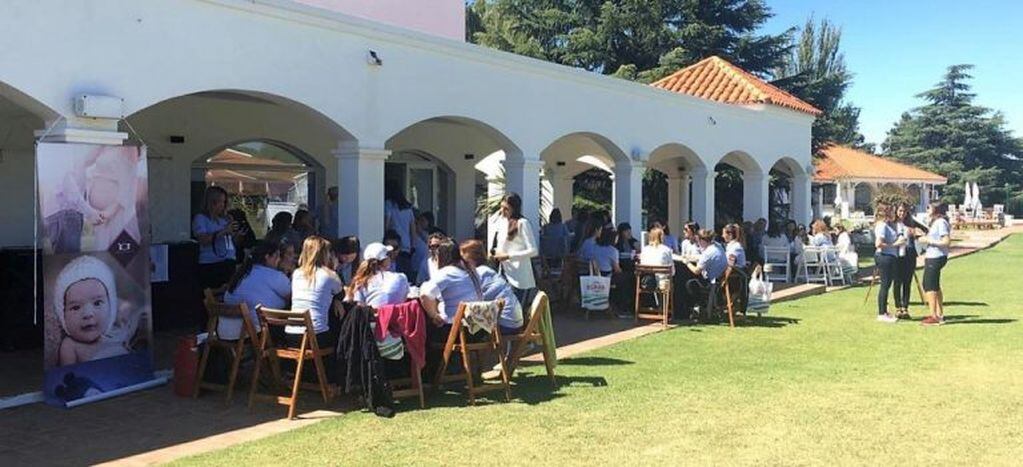 60 mujeres trabajaron en duplas conformadas por una mentora y una aprendiz (Municipalidad de Santa Rosa)
