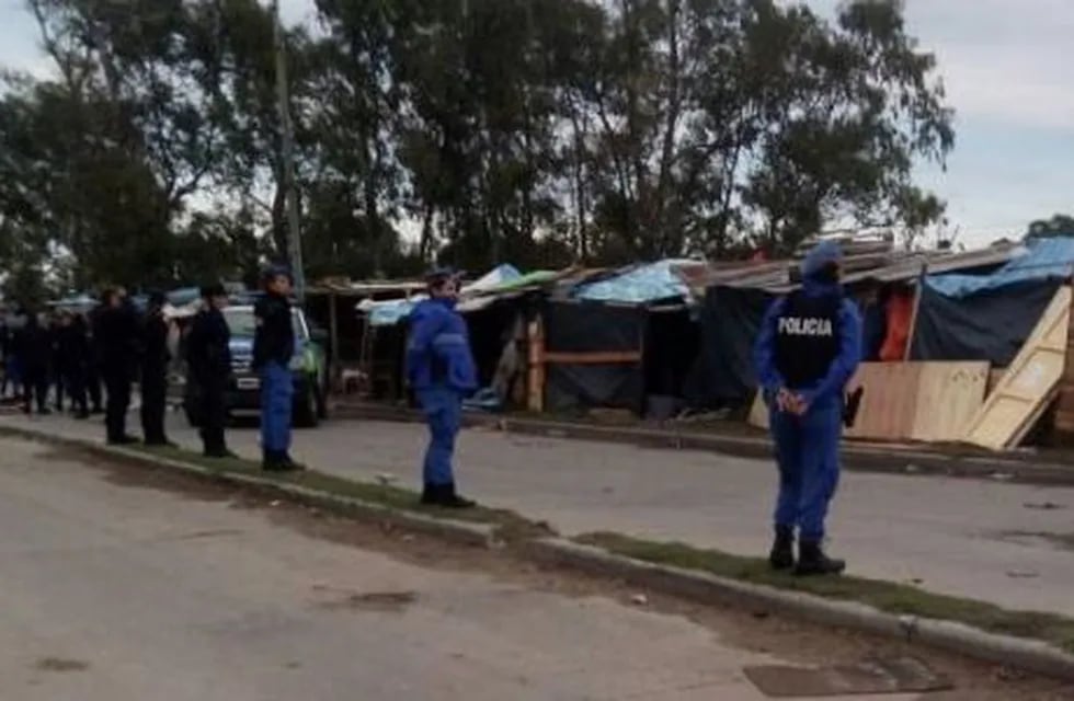 Policía en el desalojo en Quilmes